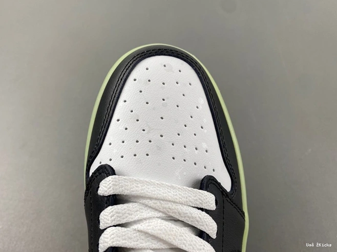 Raspberry Retro Low Black Durable HF0410-001 OG 4 Jordan 1  0823